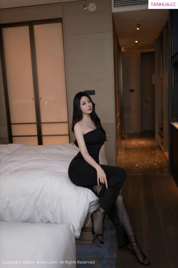 逗逗DouDou  [XiuRen]高清写真图 2024.11.01 No.9386 小逗逗 美腿黑丝第7张图片